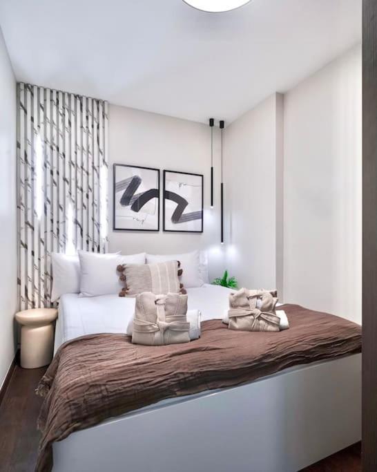 One Bed At Location In *