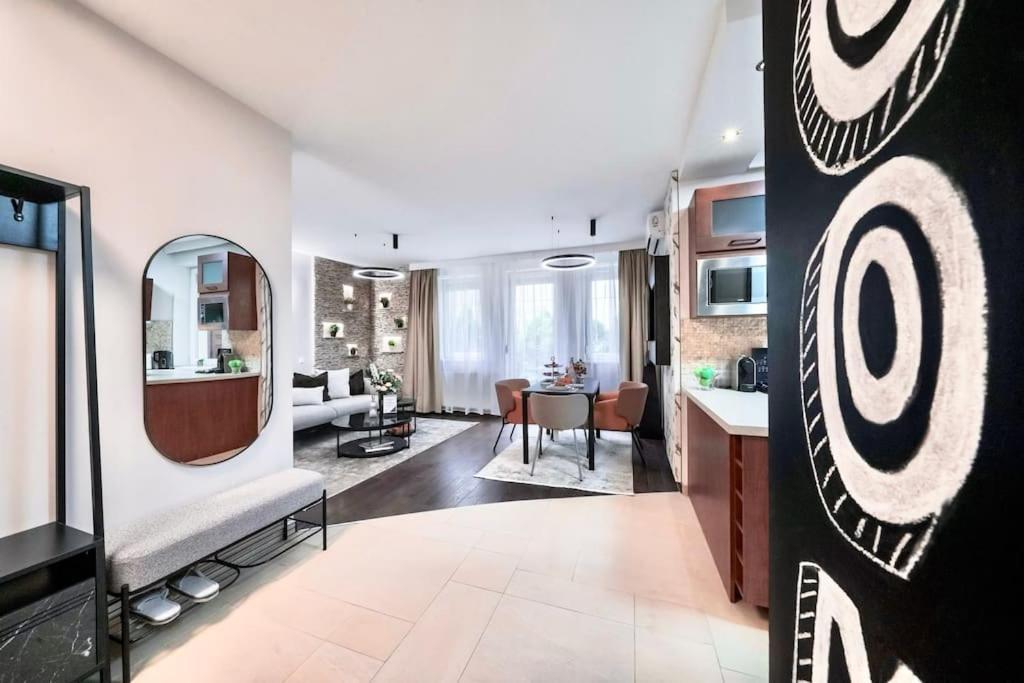 One Bed At Location In Apartment *