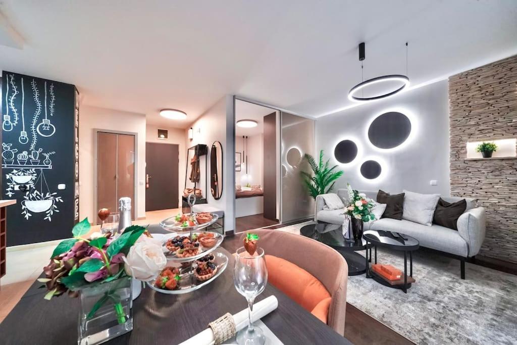 Apartment One Bed At Location In *